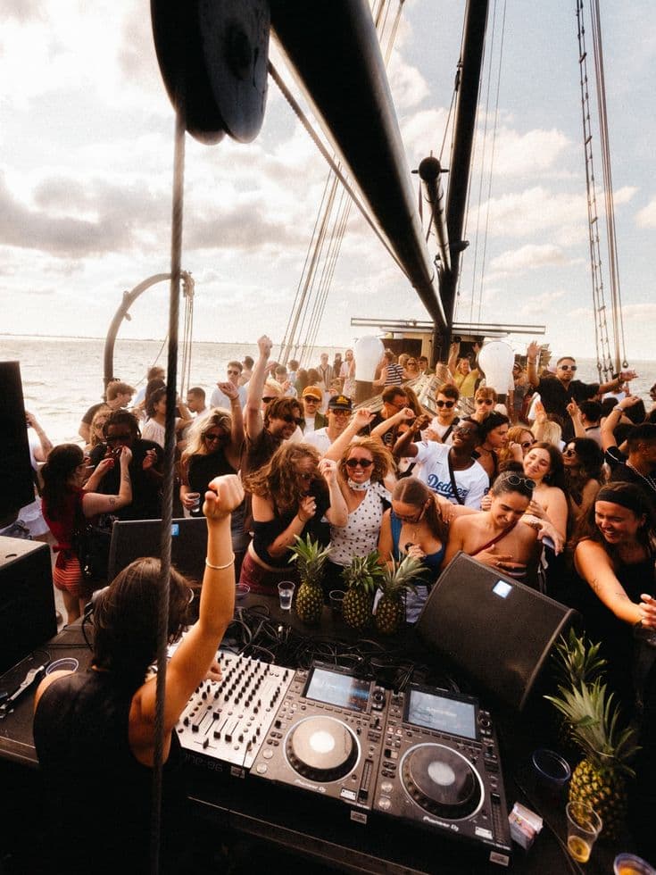 Circle Yacht Party photo 2