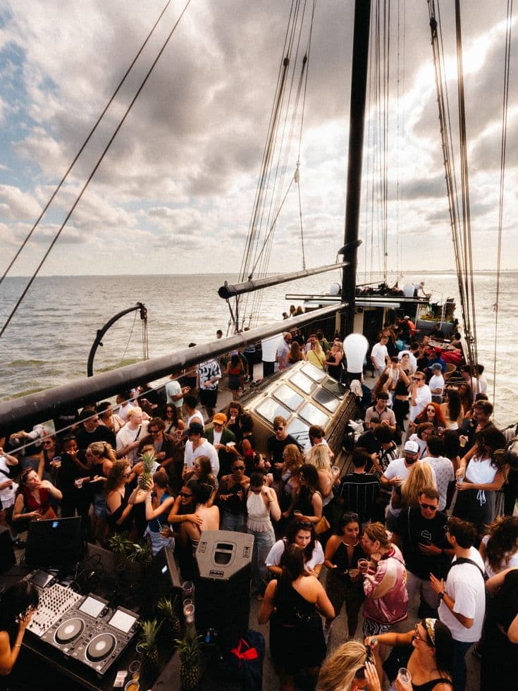 Circle Yacht Party photo 4